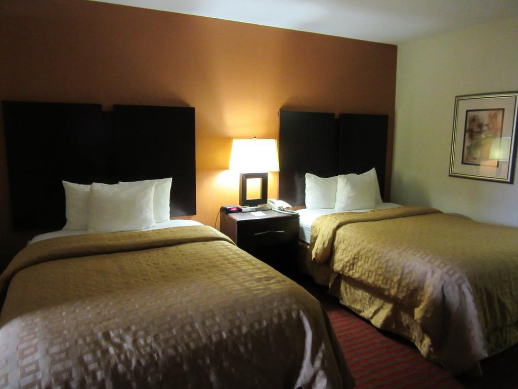 Clarion Suites Augusta Room photo