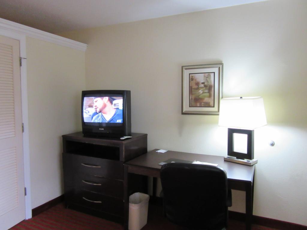 Clarion Suites Augusta Room photo