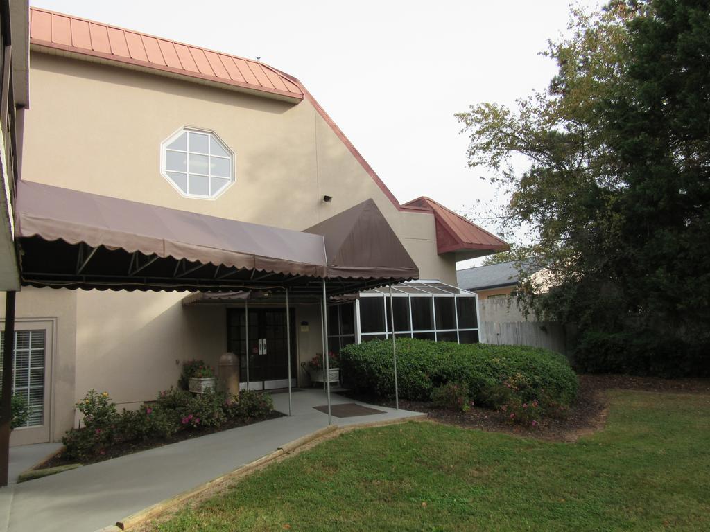 Clarion Suites Augusta Exterior photo